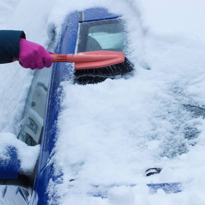 this-is-safest-way-remove-snow-car-503844496-ratmaner